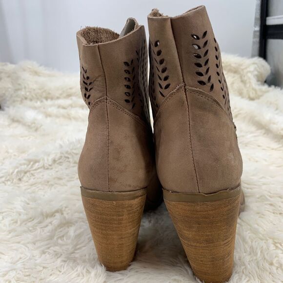 Nwot Coolway Tan Heeled Booties. Size 9. - Picture 4 of 9
